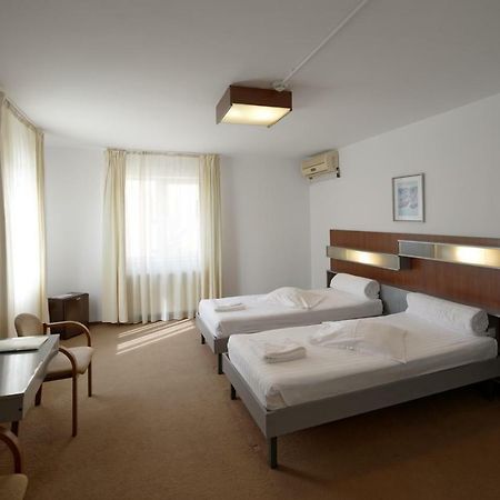 Vila Rosa Hotell Cluj-Napoca Eksteriør bilde