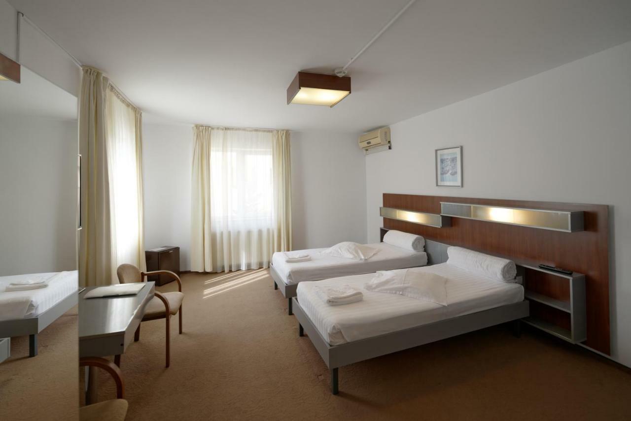 Vila Rosa Hotell Cluj-Napoca Eksteriør bilde