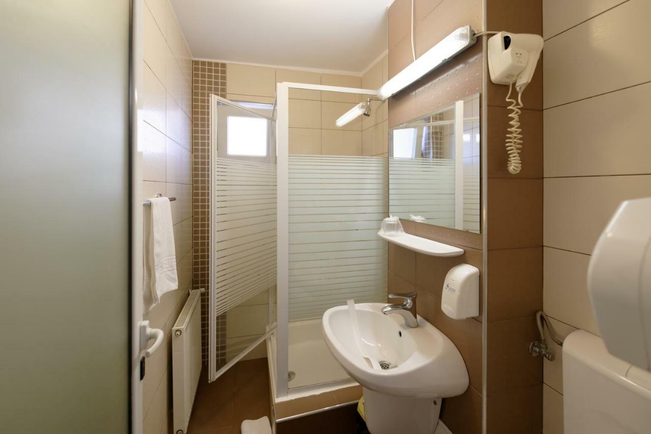 Vila Rosa Hotell Cluj-Napoca Eksteriør bilde