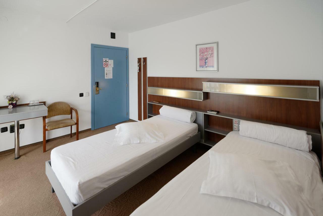 Vila Rosa Hotell Cluj-Napoca Eksteriør bilde