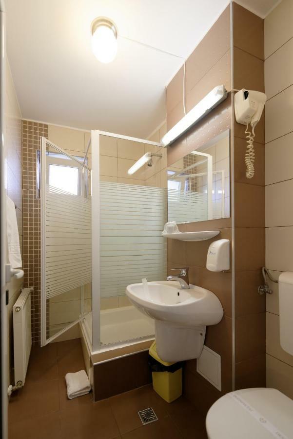 Vila Rosa Hotell Cluj-Napoca Eksteriør bilde