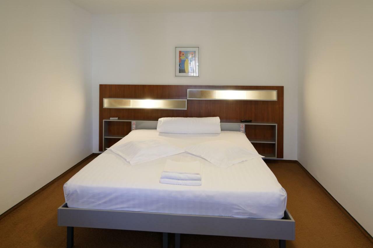 Vila Rosa Hotell Cluj-Napoca Eksteriør bilde