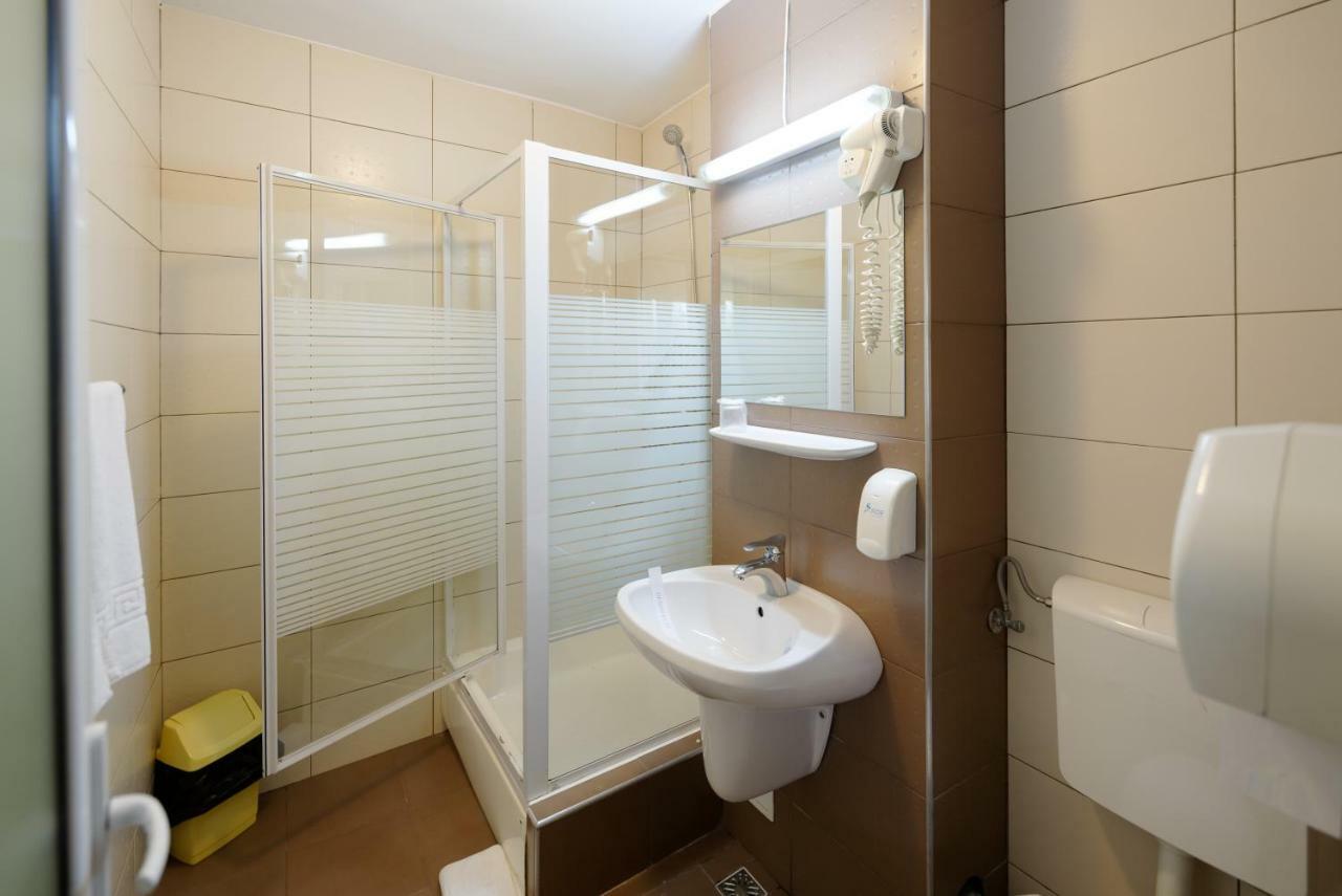Vila Rosa Hotell Cluj-Napoca Eksteriør bilde